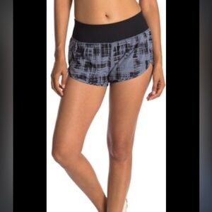 Z by Zella aerodynamic printed athletic shorts size small grey and‎ black